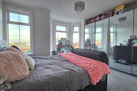 4 bedroom terraced house for sale, High Street, Gorleston