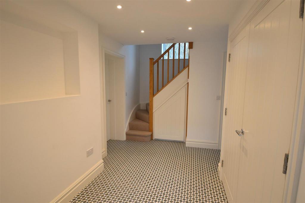 Entrance hallway.JPG