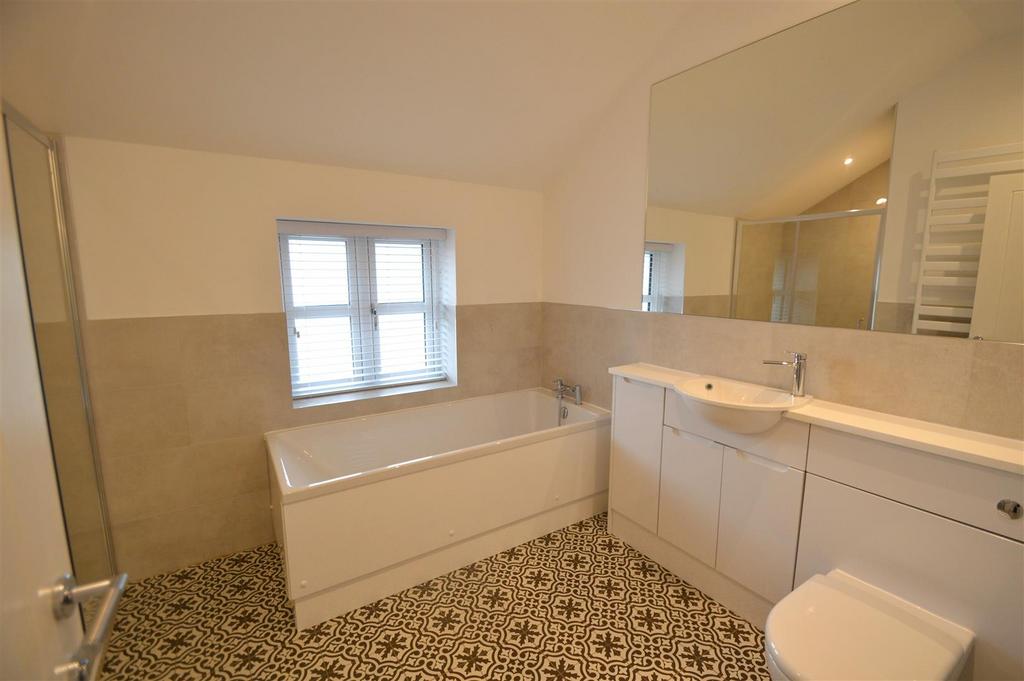 Family bathroom.JPG