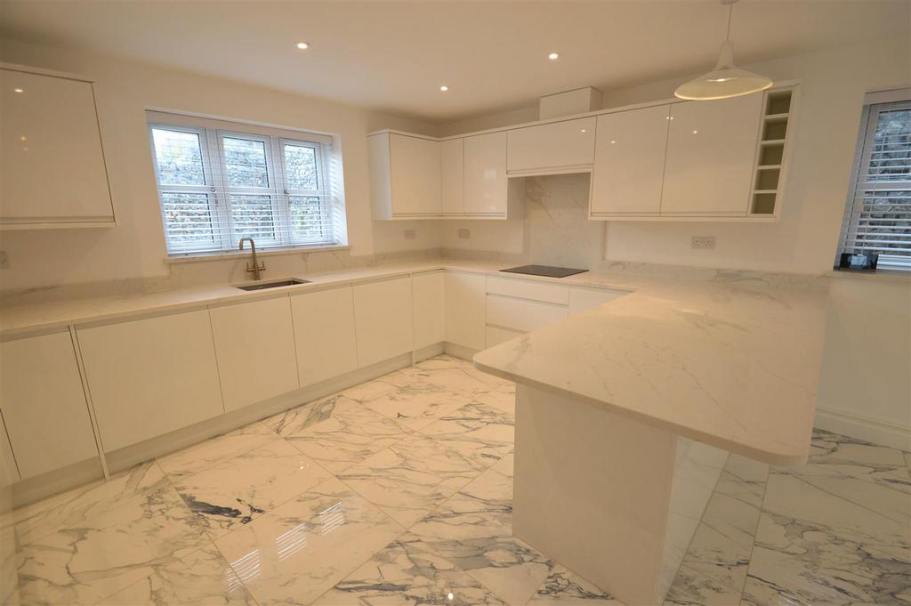 Kitchen  2 .JPG