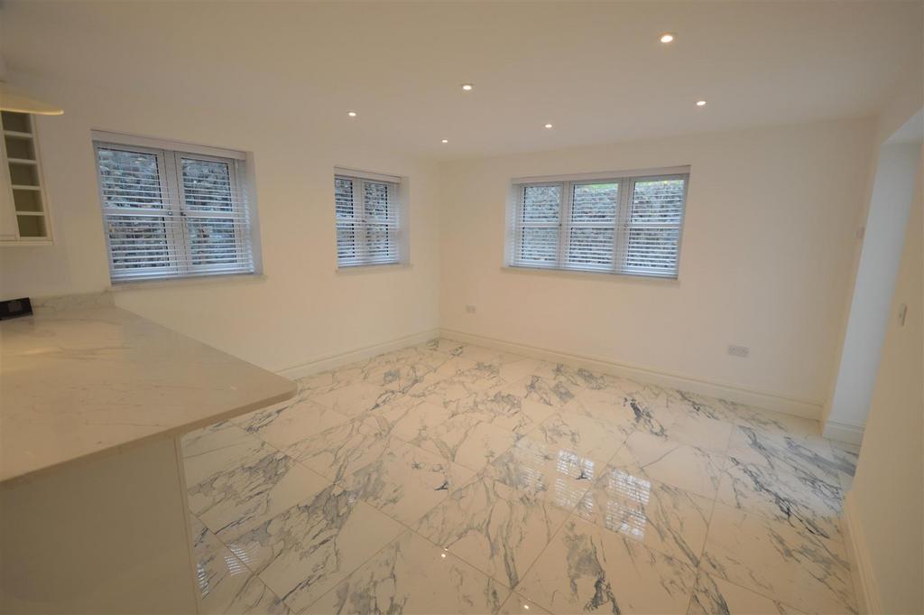 Dining area.JPG