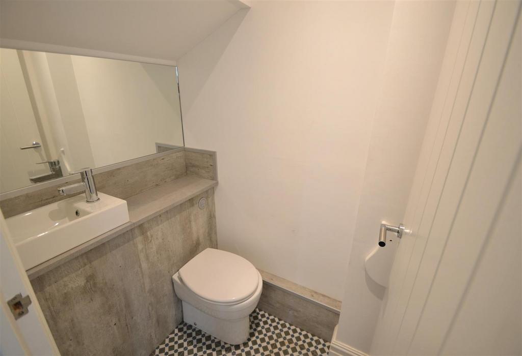 Downstiars wc.JPG