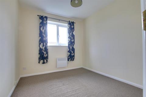 2 bedroom house to rent, Welland Close, St. Ives