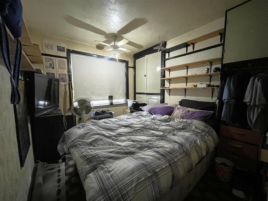 Bed 2.jpeg