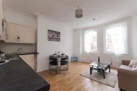 2 bedroom flat to rent, Cheriton Road, Folkestone CT20