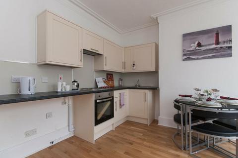 2 bedroom flat to rent, Cheriton Road, Folkestone CT20