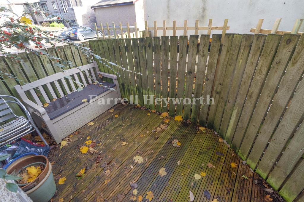 Rear Decking Area