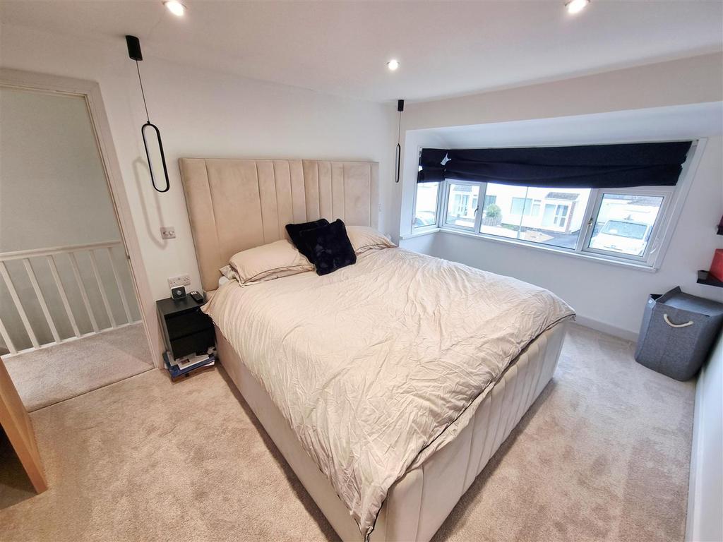 Bed 1.jpg