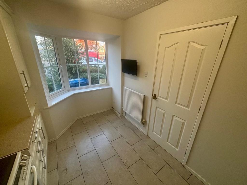 Kitchen 2.jpg
