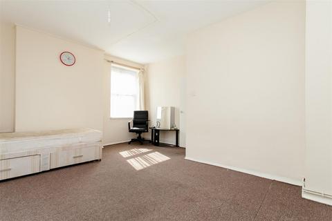 Studio to rent, Swinton House, Turin Street, London