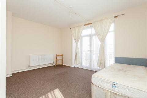 Studio to rent, Swinton House, Turin Street, London