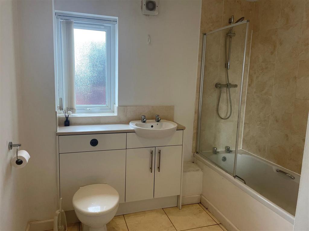 Bathroom..jpg