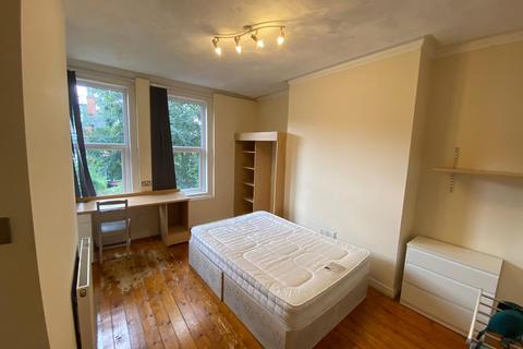 8 bedroom house to rent, Ash Grove, Leeds