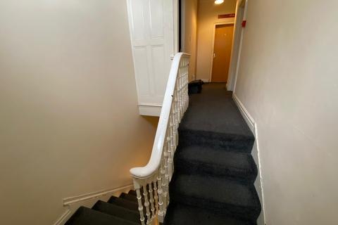 8 bedroom house to rent, Ash Grove, Leeds