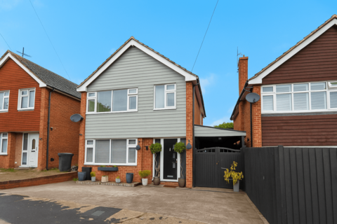 3 bedroom detached house for sale, Connaught Gardens, CM7