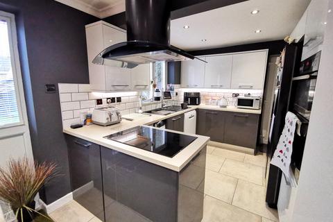 3 bedroom detached house for sale, Connaught Gardens, CM7