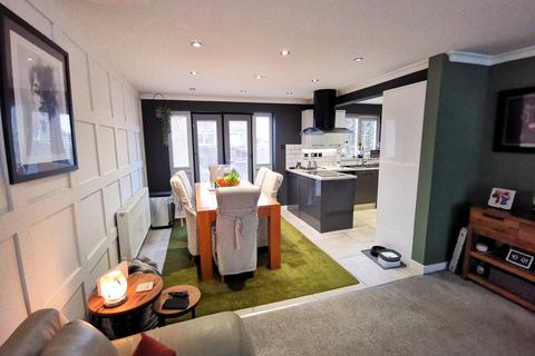 3 bedroom detached house for sale, Connaught Gardens, CM7