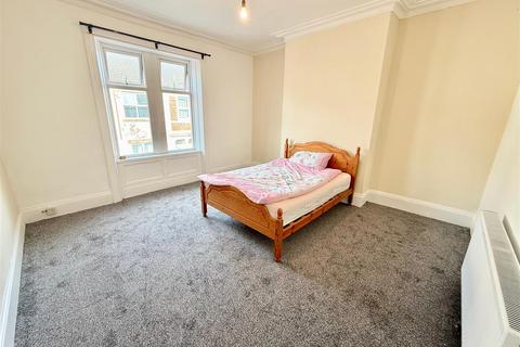 3 bedroom flat to rent, Ripon Street, Gateshead