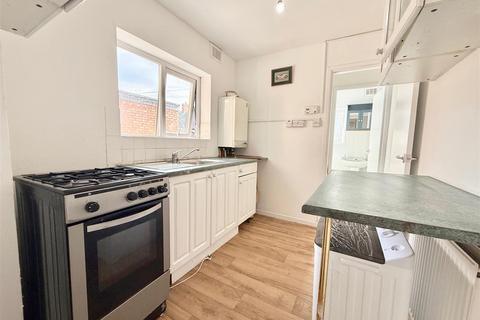 3 bedroom flat to rent, Ripon Street, Gateshead