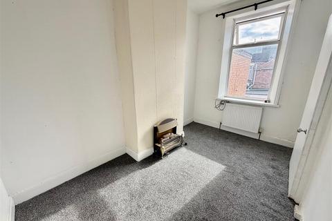 3 bedroom flat to rent, Ripon Street, Gateshead