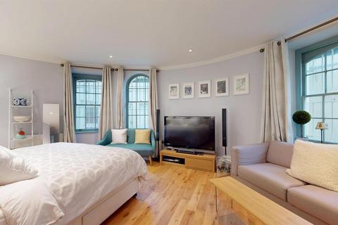 Studio to rent, Hyde Park Square, London W2