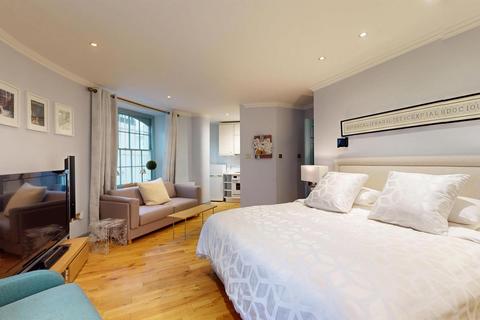 Studio to rent, Hyde Park Square, London W2