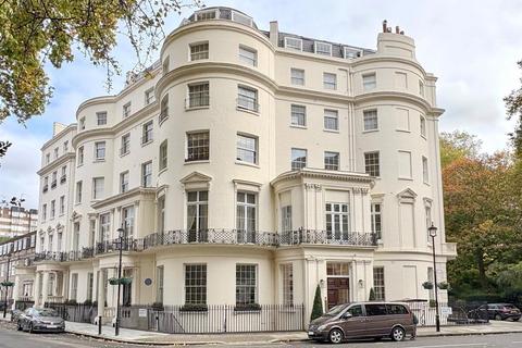 Studio to rent, Hyde Park Square, London W2