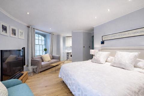 Studio to rent, Hyde Park Square, London W2