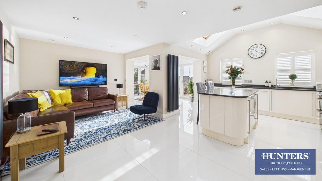 Kitchen/Living Area