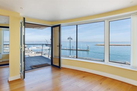2 bedroom apartment for sale, Cowes, Isle of Wight