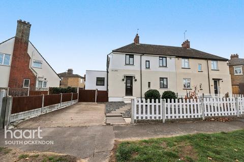 Hall Avenue, Aveley