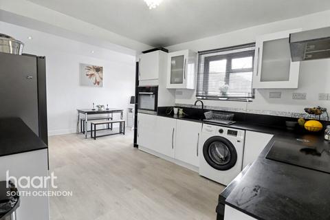 undefined, Hall Avenue, Aveley