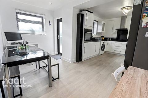 undefined, Hall Avenue, Aveley