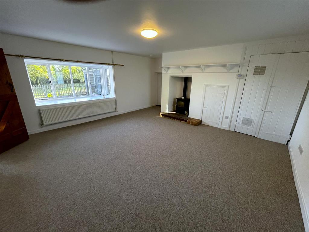 Sitting room2.JPG