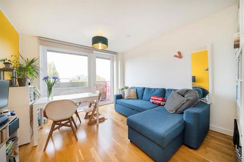 1 bedroom flat for sale, White Horse Lane, London E1