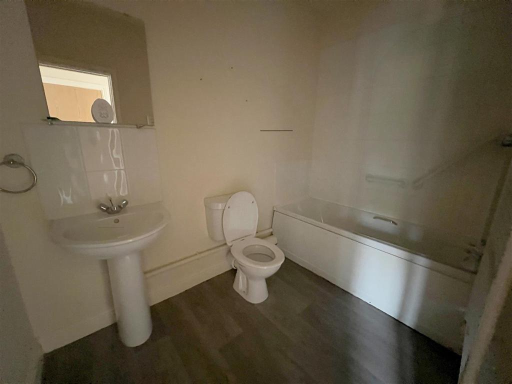 Bathroom.jpg