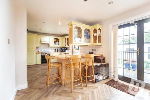 4 bedroom end of terrace house for sale, Staines Road, Ilford, IG1