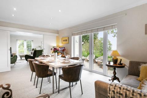 Barcaldine Leighton Drive, Slack Head, Milnthorpe, LA7 7BE