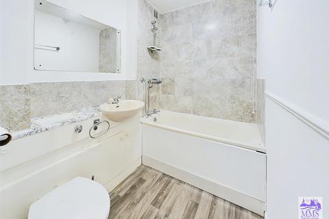 15 Damigos Road, Gravesend, DA12 2LR