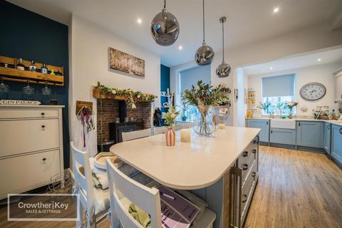 3 bedroom end of terrace house for sale, Holker Road, Buxton,