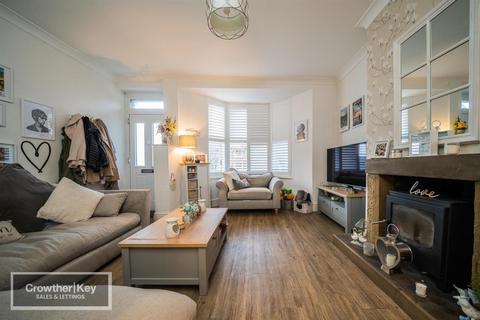 3 bedroom end of terrace house for sale, Holker Road, Buxton,