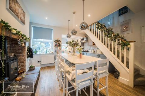 3 bedroom end of terrace house for sale, Holker Road, Buxton,