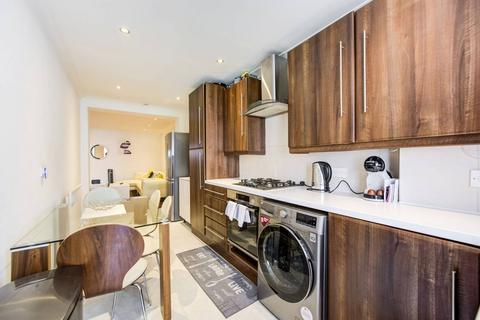 2 bedroom flat to rent, Harwood Road, Fulham, London, SW6