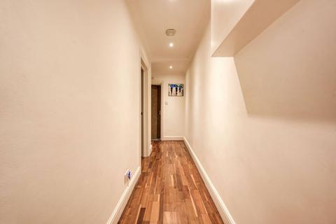 2 bedroom flat to rent, Harwood Road, Fulham, London, SW6
