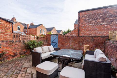 undefined, East Parade, York YO31