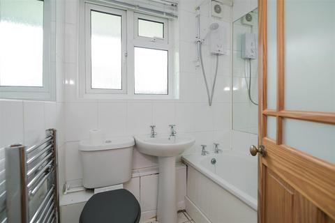 2 Brick Farm Close, Richmond, TW9 4EF