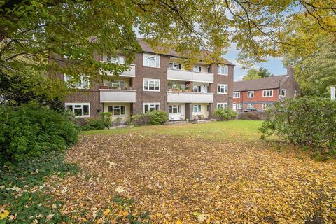 2 Brick Farm Close, Richmond, TW9 4EF