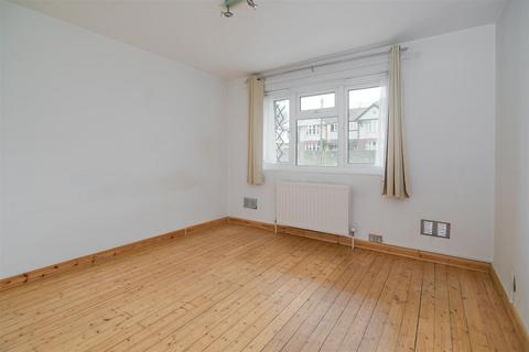 2 Brick Farm Close, Richmond, TW9 4EF