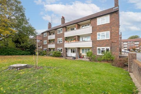 2 Brick Farm Close, Richmond, TW9 4EF
