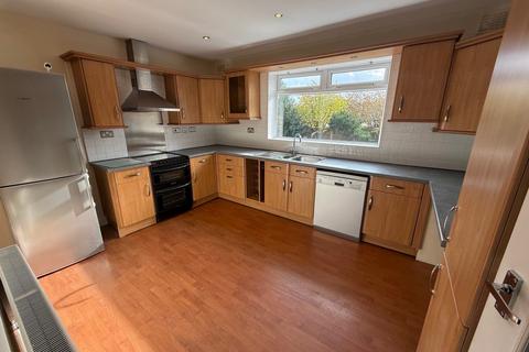 3 bedroom semi-detached house to rent, Fieldhead Avenue, Elton, Bury, BL8 2LX